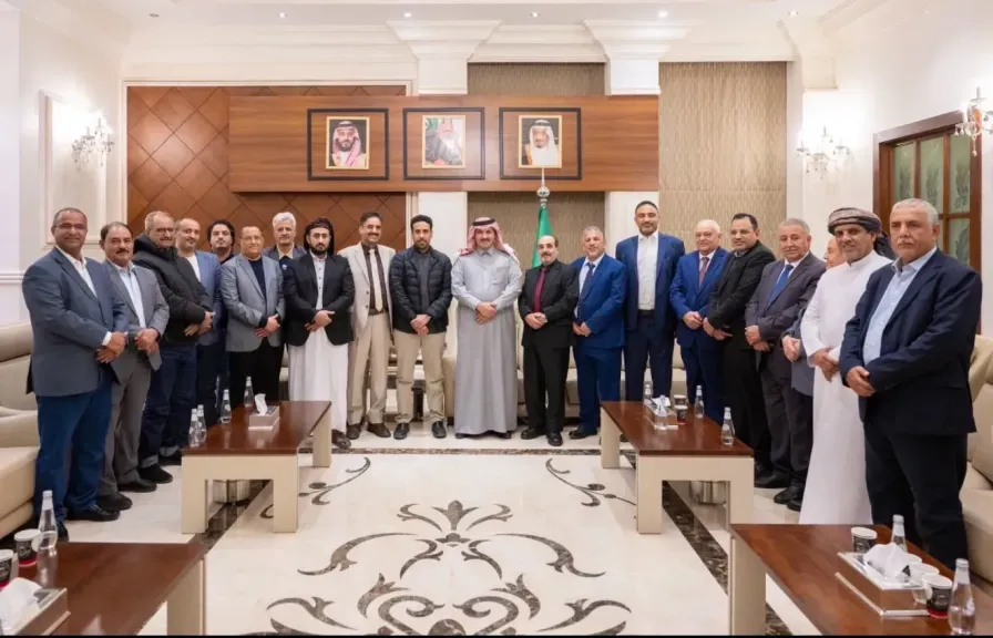 قيادات الانتقالي في الرياض تخرج عن صمتها وتكشف حقيقة احتجازها وإجبارها على إعلان حلّه